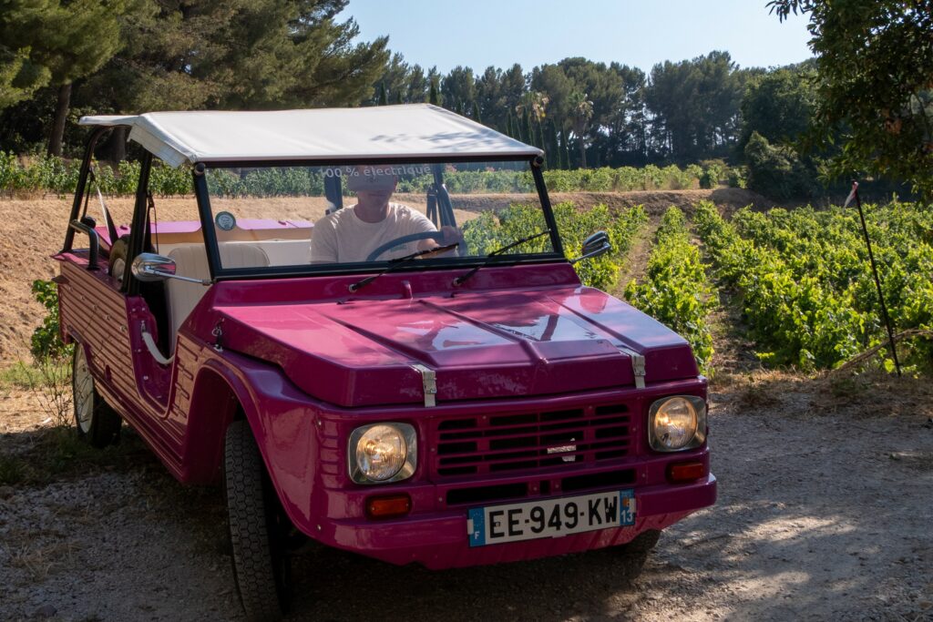 Sunset tour avec chauffeur en Méhari électrique à Cassis